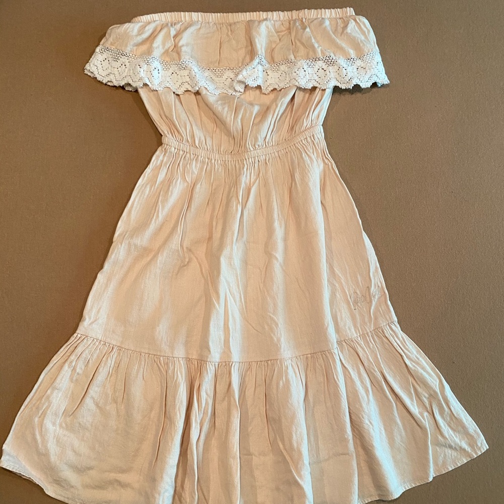 a dress - Picture 2 of 3